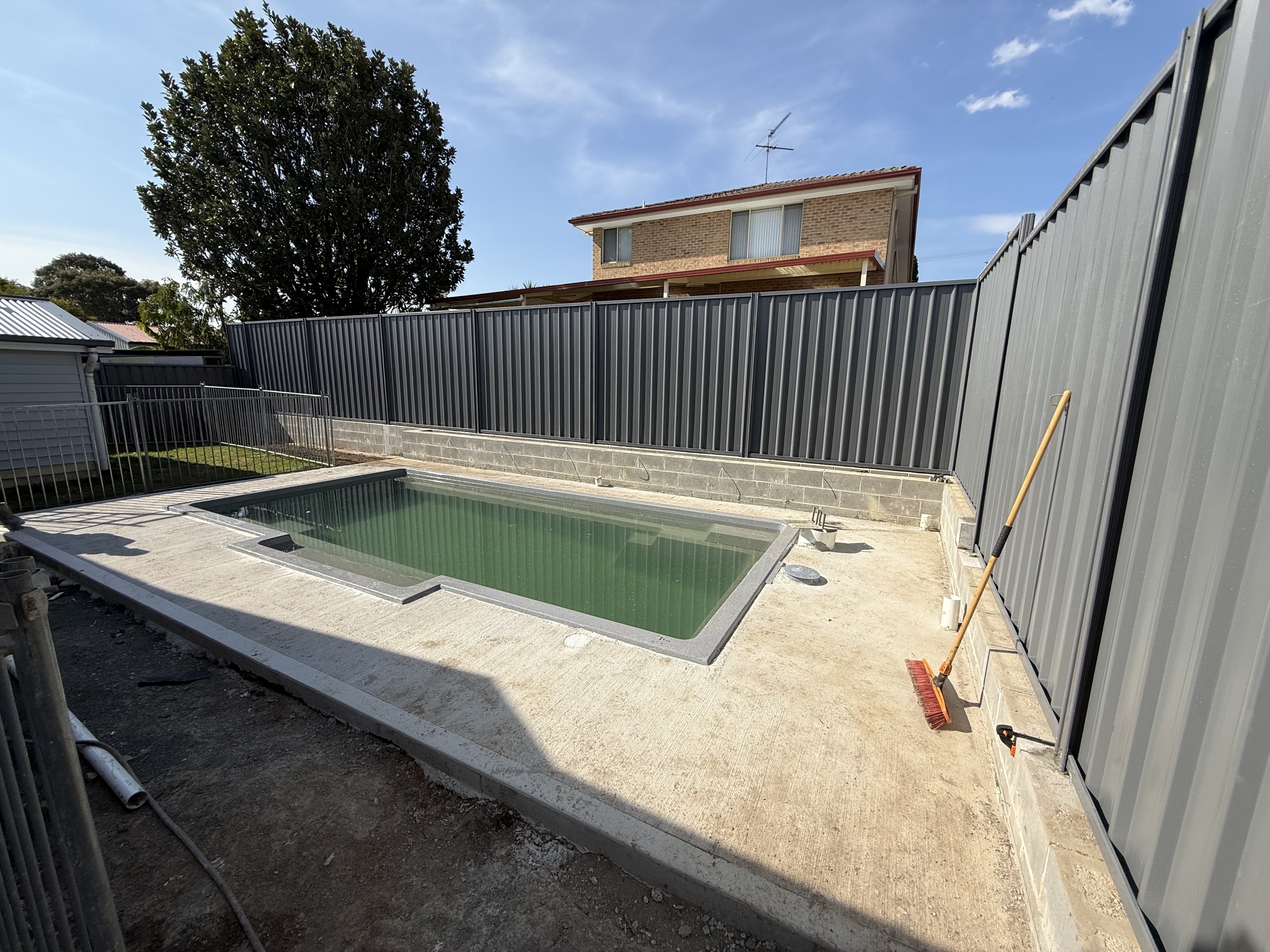Pool surround construction - Elite Landscaping