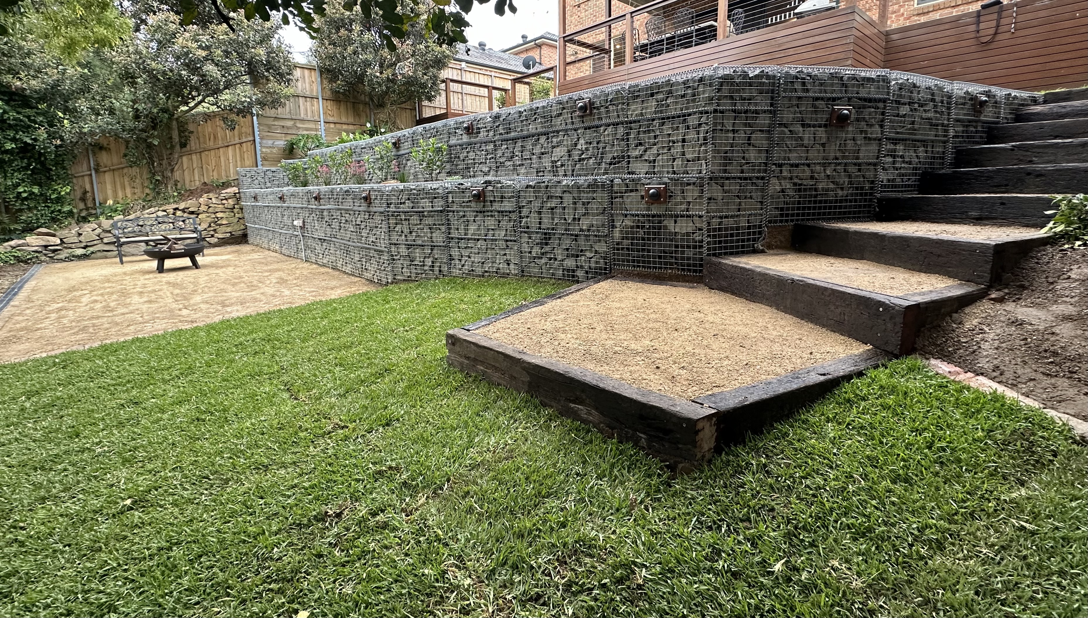 Completed retaining wall - Elite Landscaping