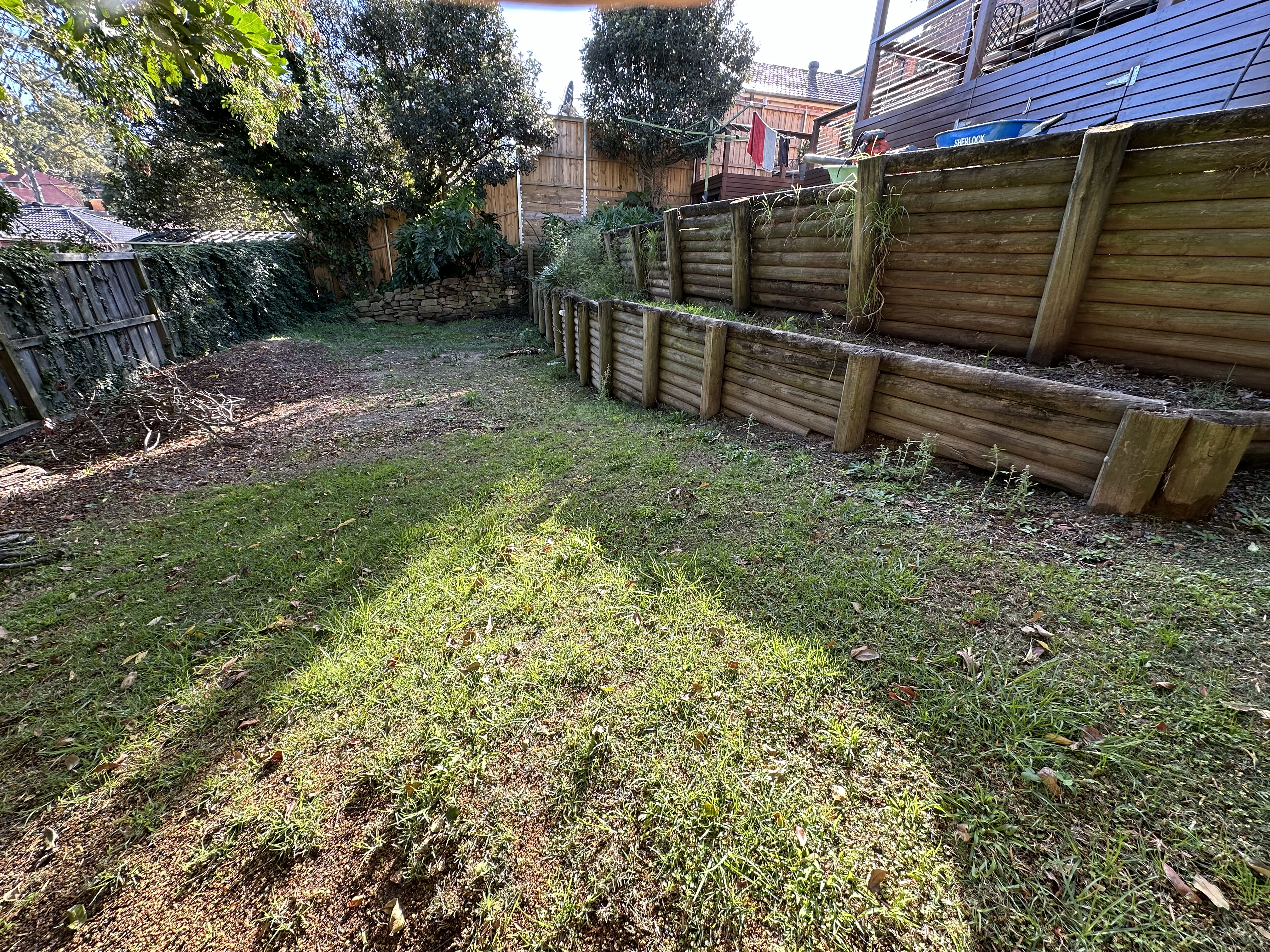 Retaining wall site before construction - Elite Landscaping